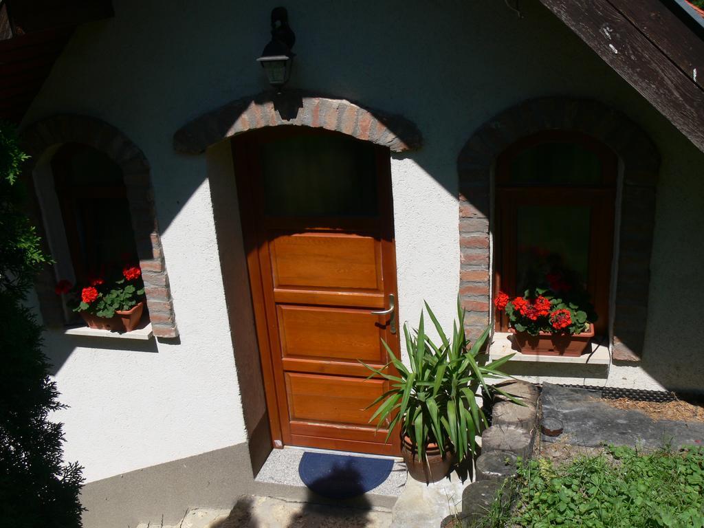 Szalma Vendeghaz Hotel Mogyorosbanya Екстериор снимка